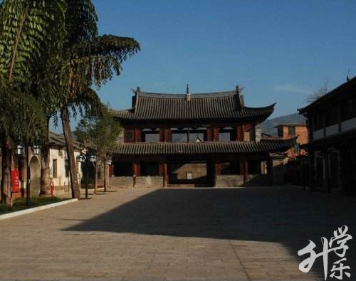 马龙县职业中学